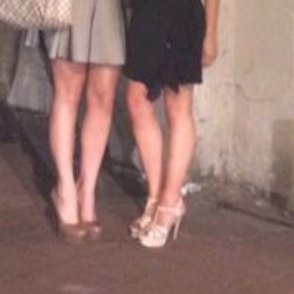 Saint Laurent Tribute Platform Sandal in nude/taupe patent leather size 38.5 - Picture 16 of 16